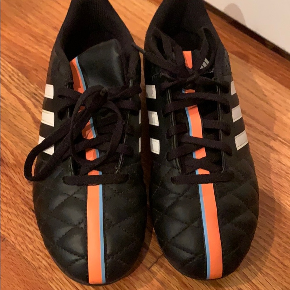Adidas soccer clits size 4